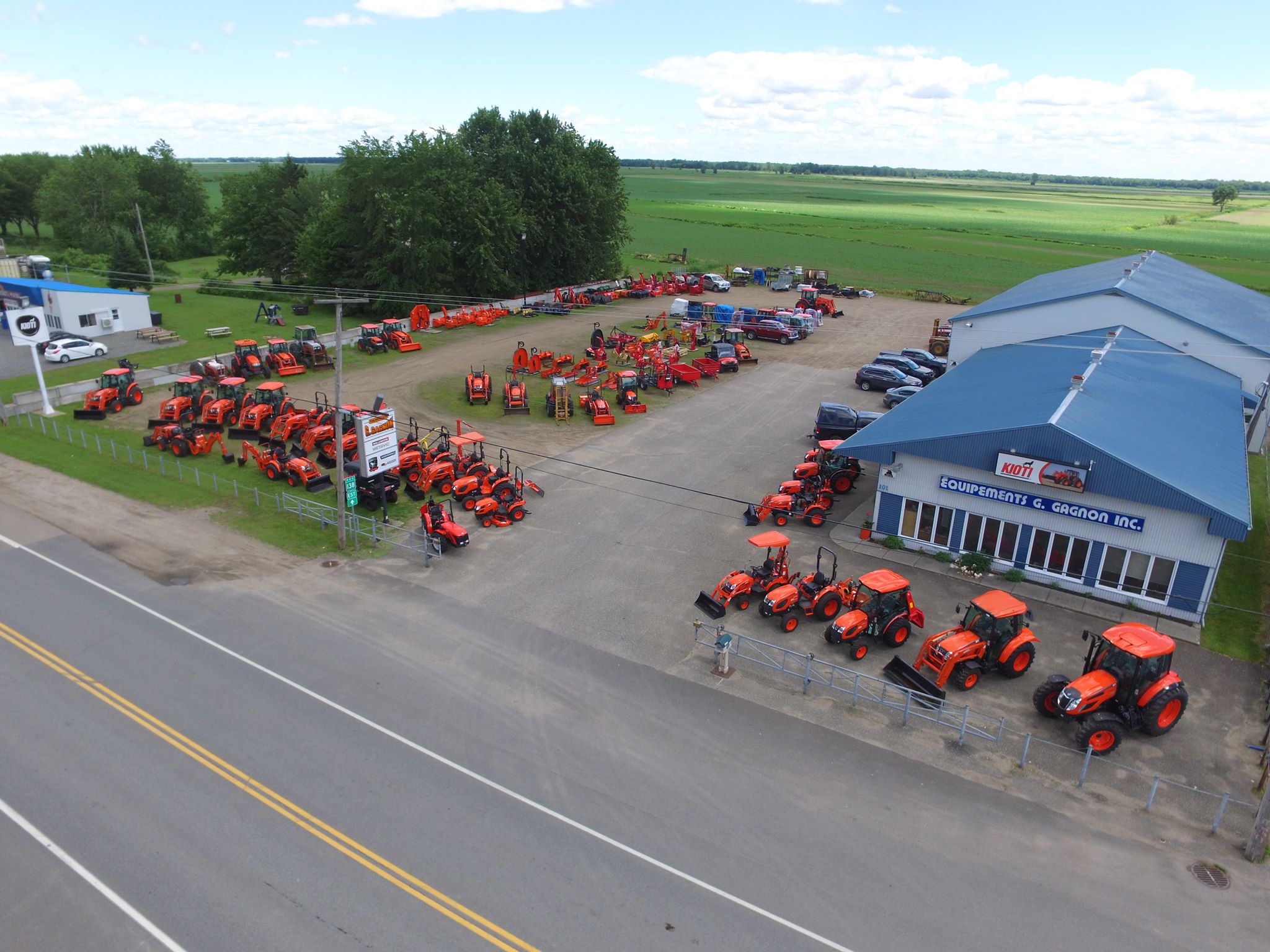 Équipements G.Gagnon | Machinerie agricole | Tracteurs spécialisés | Tracteurs compacts | Kioti | Simplicity